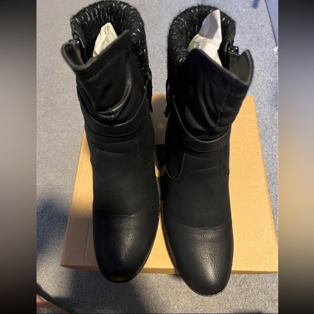 MH Hawkwell Womens  Winter Boots Size 9.5